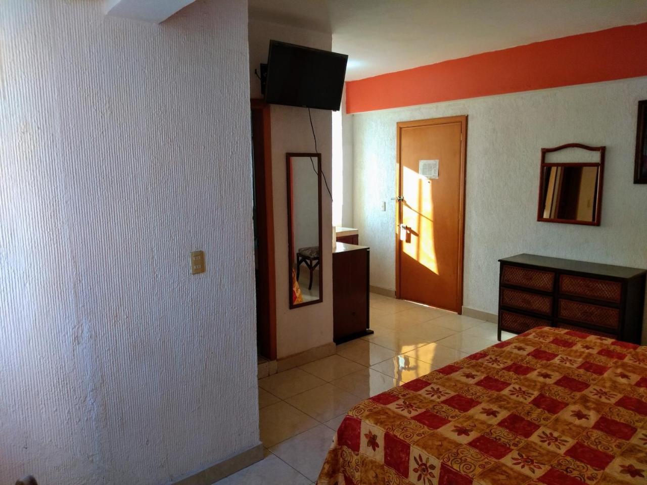 Hotel Sol Del Pacifico Lázaro Cárdenas Екстериор снимка